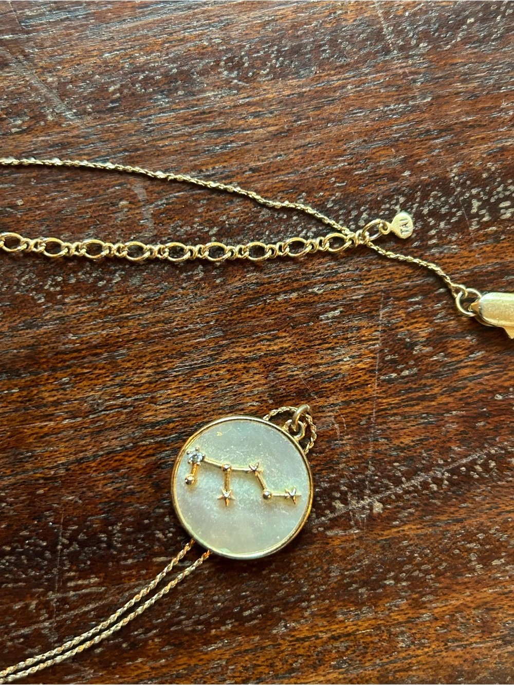 Tai Virgo mother of pearl pendant with fine chain